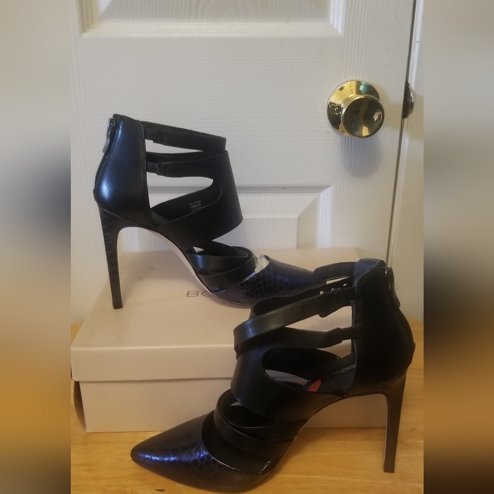 BCBGeneration Womens Canon Blue Midnight/Black Winter Snake Print Heels Size 10M